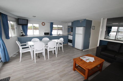 Coomera Houseboats - Accommodation in Surfers Paradise 5