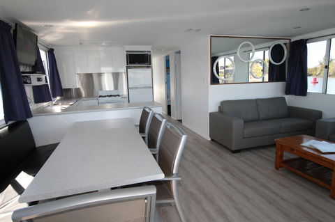 Coomera Houseboats - Accommodation in Surfers Paradise 15