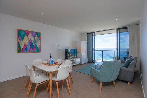 High Floor Ocean View Suites Broadbeach - Accommodation in Surfers Paradise 6