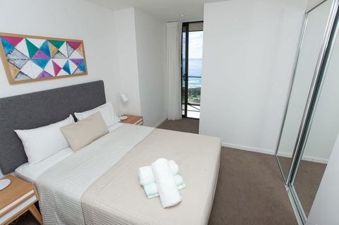 High Floor Ocean View Suites Broadbeach - Accommodation in Surfers Paradise 14