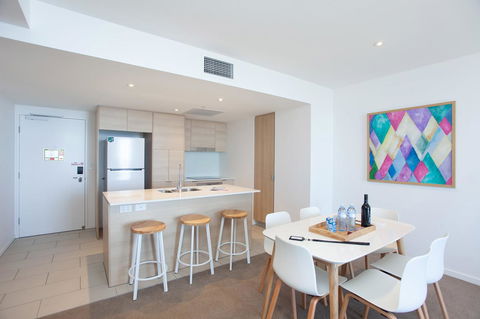 High Floor Ocean View Suites Broadbeach - Accommodation in Surfers Paradise 8