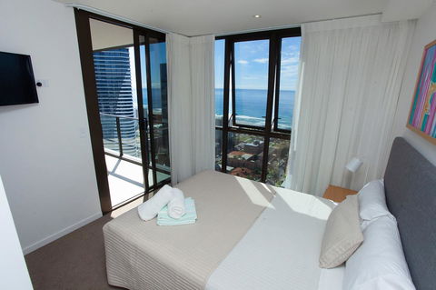 High Floor Ocean View Suites Broadbeach - Accommodation in Surfers Paradise 13