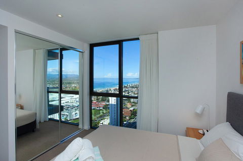 High Floor Ocean View Suites Broadbeach - Accommodation in Surfers Paradise 12