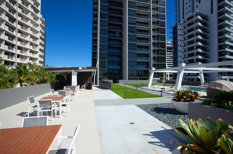 High Floor Ocean View Suites Broadbeach - Accommodation in Surfers Paradise 33