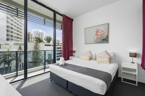 Oracle, 2 & 3 Bedroom Apartments - We Accommodate - Accommodation in Surfers Paradise 8