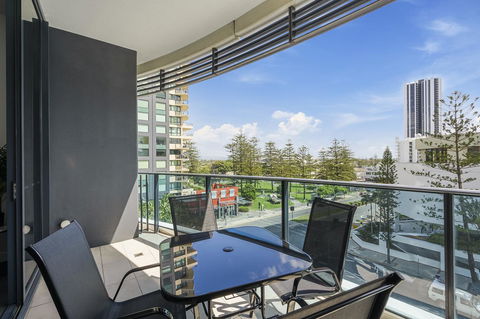 Oracle, 2 & 3 Bedroom Apartments - We Accommodate - Accommodation in Surfers Paradise 6