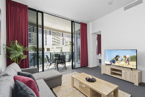 Oracle, 2 & 3 Bedroom Apartments - We Accommodate - Accommodation in Surfers Paradise 4