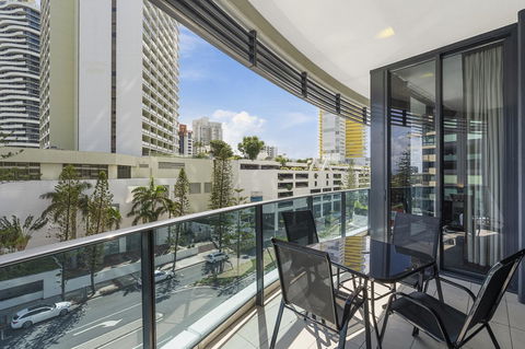 Oracle, 2 & 3 Bedroom Apartments - We Accommodate - Accommodation in Surfers Paradise 7