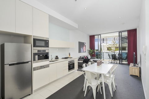 Oracle, 2 & 3 Bedroom Apartments - We Accommodate - Accommodation in Surfers Paradise 2