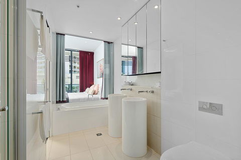 Oracle, 2 & 3 Bedroom Apartments - We Accommodate - Accommodation in Surfers Paradise 1