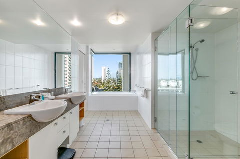 Broadbeach On The Park, 3 Bed Ocean - We Accommodate - Accommodation in Surfers Paradise 15