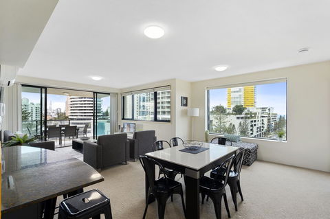 Broadbeach On The Park, 3 Bed Ocean - We Accommodate - Accommodation in Surfers Paradise 2
