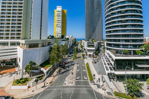 Broadbeach On The Park, 3 Bed Ocean - We Accommodate - Accommodation in Surfers Paradise 17