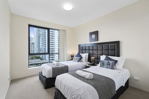 Broadbeach On The Park, 3 Bed Ocean - We Accommodate - Accommodation in Surfers Paradise 8