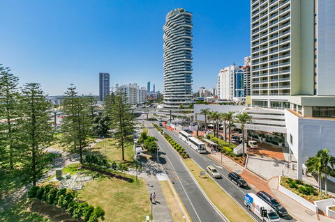 Broadbeach On The Park, 3 Bed Ocean - We Accommodate - Accommodation in Surfers Paradise 13