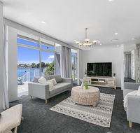 Havana Blue - Large 4 Bedroom Family Home - Accommodation in Surfers Paradise
