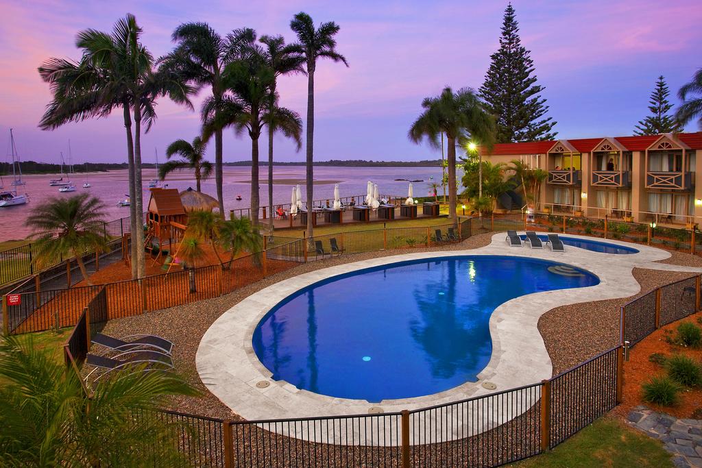 Lighthouse Beach ACT Accommodation in Surfers Paradise
