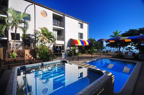Waters Edge The Strand - Accommodation in Surfers Paradise 0