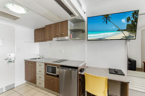 Waters Edge The Strand - Accommodation in Surfers Paradise 3
