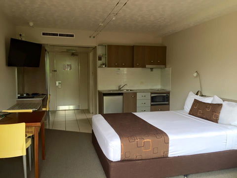 Waters Edge The Strand - Accommodation in Surfers Paradise 1