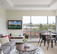 Waterside Mosman Bay Apartment w Stunning Views - Accommodation in Surfers Paradise