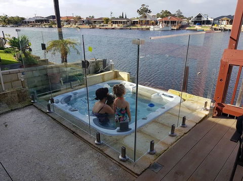 Waterside Resort Style - Accommodation in Surfers Paradise 3