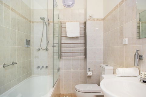 Welcome To Wonderland! In The Heart Of Strathfield - Accommodation in Surfers Paradise 3