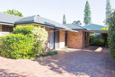 Wellington Parade 1/15a, Shelly Beach, Caloundra - Accommodation in Surfers Paradise 1