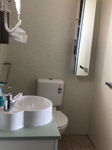 Whale Fisher Motel - Accommodation in Surfers Paradise 3