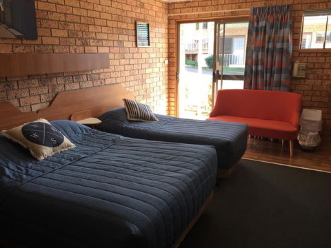 Whale Fisher Motel - Accommodation in Surfers Paradise 2