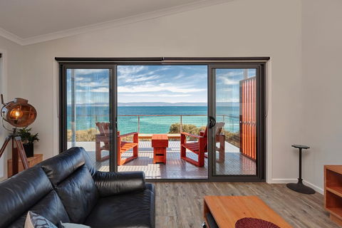 Whale Watcher 1 - Accommodation in Surfers Paradise 0