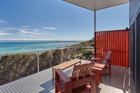 Whale Watcher 1 - Accommodation in Surfers Paradise 1
