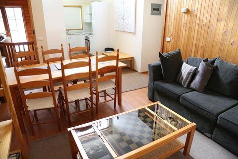 Whispering Pines 1 - Accommodation in Surfers Paradise 1
