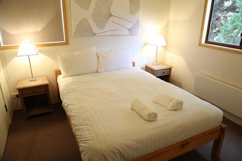 Whispering Pines 1 - Accommodation in Surfers Paradise 3