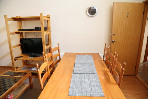 Whispering Pines 1 - Accommodation in Surfers Paradise 2