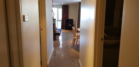 Whistler 1C - Accommodation in Surfers Paradise 2