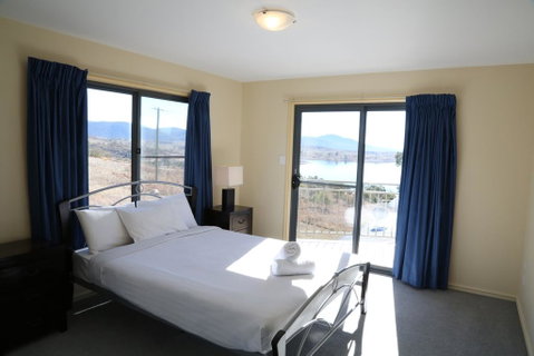 Whistler 4 - Accommodation in Surfers Paradise 2