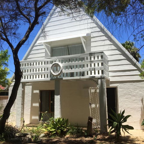 White Cottage - Accommodation in Surfers Paradise 3