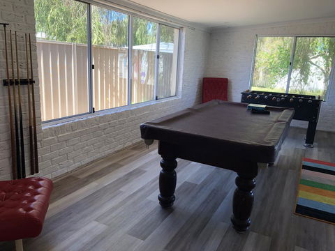 White Cottage - Accommodation in Surfers Paradise 0