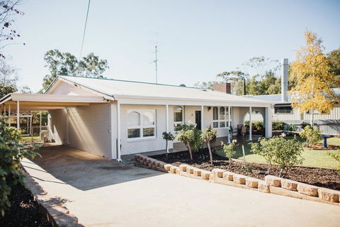 White On Wright Clare - Accommodation in Surfers Paradise 1
