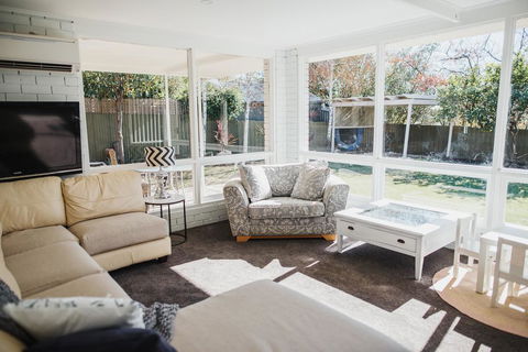 White On Wright Clare - Accommodation in Surfers Paradise 2