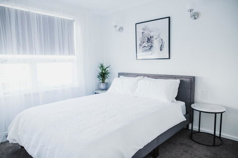White On Wright Clare - Accommodation in Surfers Paradise 3