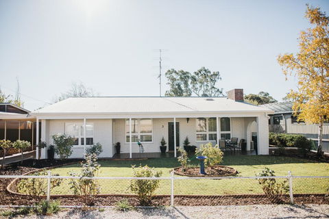 White On Wright Clare - Accommodation in Surfers Paradise 0