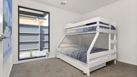 WHITEHAVEN - MORNINGTON - Accommodation in Surfers Paradise 3