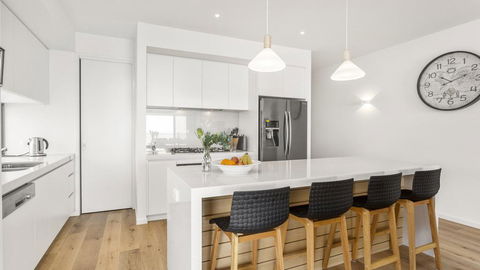 WHITEHAVEN - MORNINGTON - Accommodation in Surfers Paradise 1