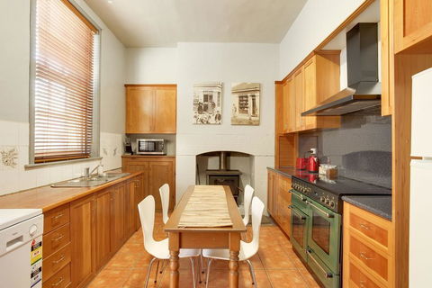 Whites Corner - Accommodation in Surfers Paradise 1