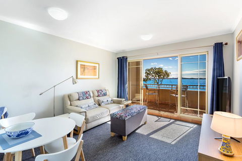Whitesands, Unit 113/41-45 Shoal Bay Road - Accommodation in Surfers Paradise 2