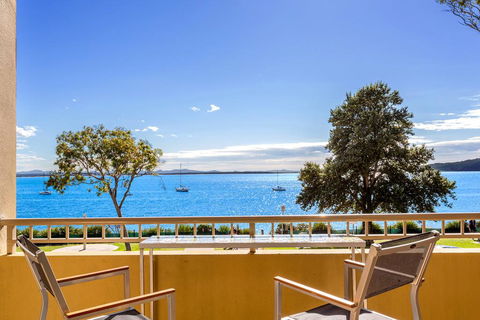 Whitesands, Unit 113/41-45 Shoal Bay Road - Accommodation in Surfers Paradise 0