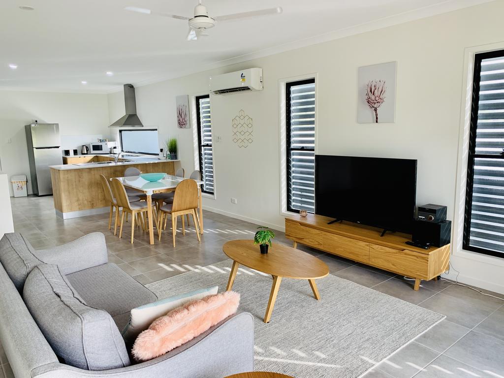 Cannonvale QLD Accommodation in Surfers Paradise