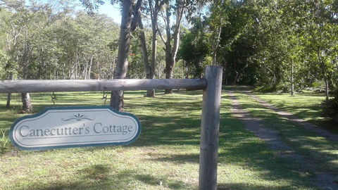Whitsunday Cane Cutters Cottage - Accommodation in Surfers Paradise 1